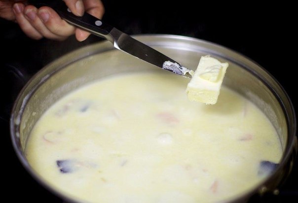 Чаудер з лосося з вершками
