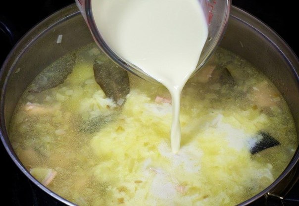 Чаудер з лосося з вершками