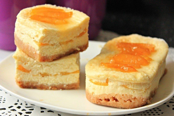 Сирник з кокосом і персиками