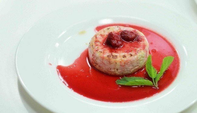 Сир Камамбер з полуничним соусом