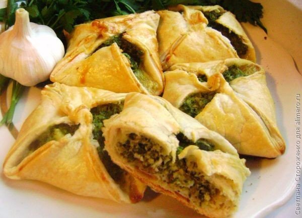 Самса з начинкою з бринзи і шпинату