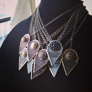 Жемчужные и искусственно состаренные украшения
