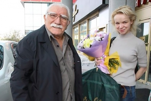 Молодая жена 80-летнего Армена Джигарханяна рассказала о романе с актером