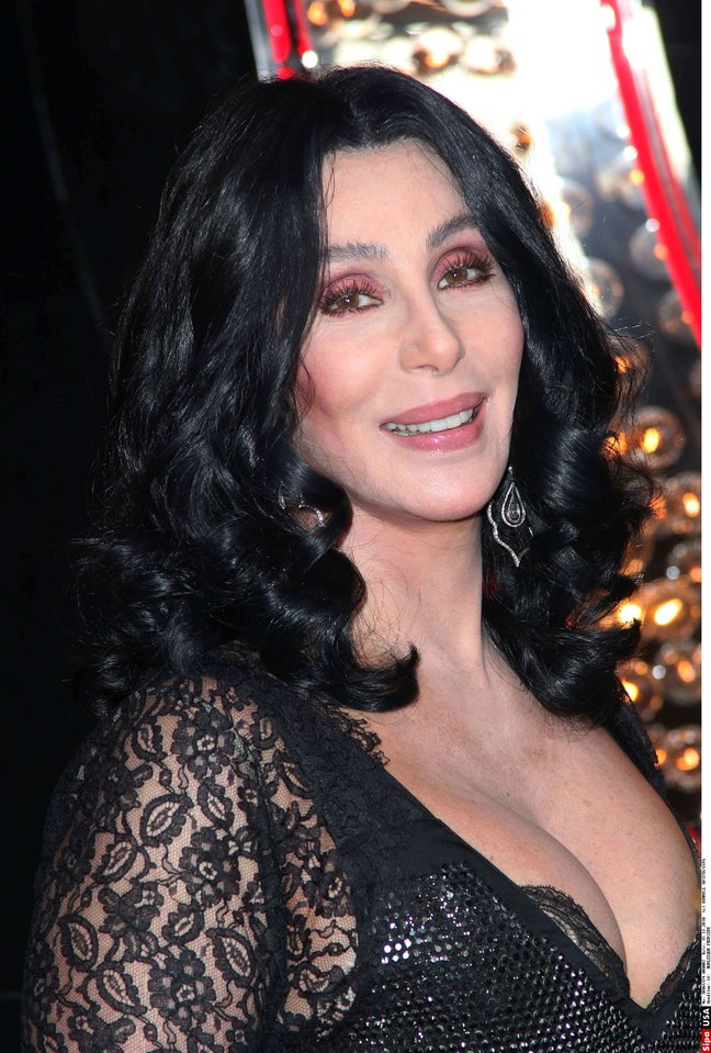 Певица Шер делит свое состояние перед смертью