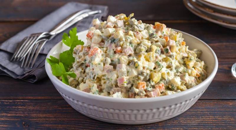 Какой ингредиент сделает салат "Оливье" в разы нежнее и вкуснее?